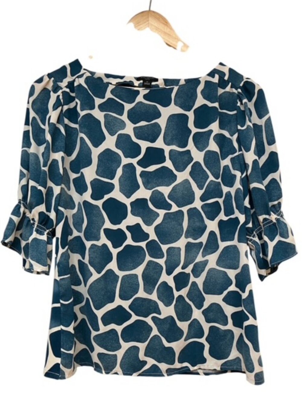 Ann Taylor Blue and Cream Giraffe print Blouse SP